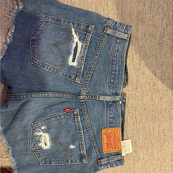 Levi's Classic Blue Denim Shorts - Picture 1 of 3